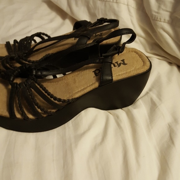 New Mudd sandle 8.5  has size tags on them - Picture 5 of 5